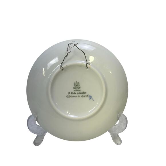 Bing and Grondahl Denmark 1968 Annual Christmas Plate 'Christmas in Church' - Picture 5 of 6